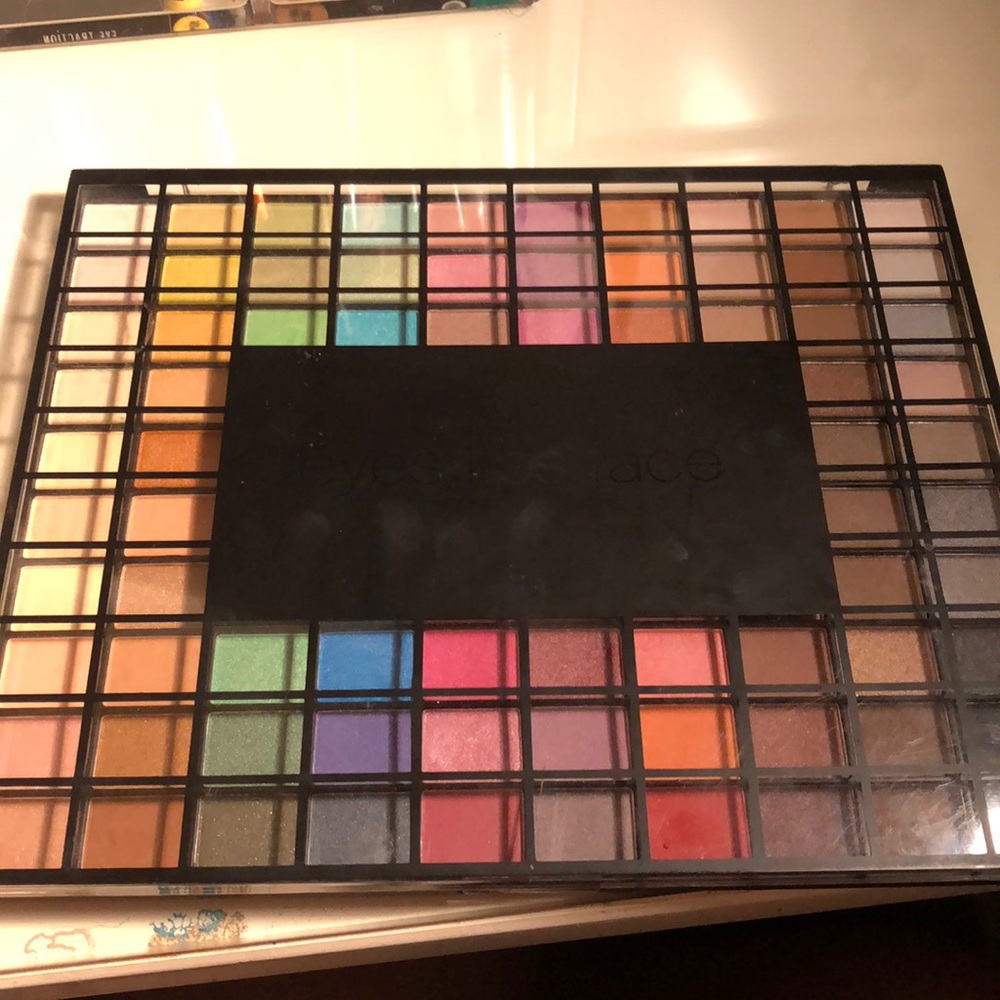 Eyeshadow palette